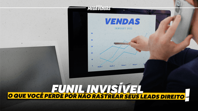 Funil invisível: o que você perde por não rastrear seus leads direito. Imagem de close-up das mãos de uma pessoa segurando um tablet com um gráfico e a palavra 'Vendas'